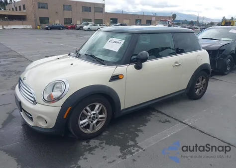 2011 Mini Cooper z USA, uszkodzony, nr VIN WMWSU3C57BT096603